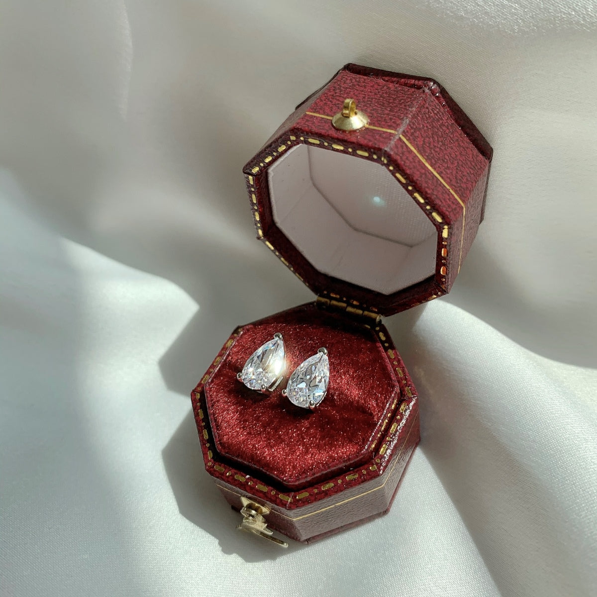 [Kismet Jewels ]Ornate Water Drop Shape Earrings