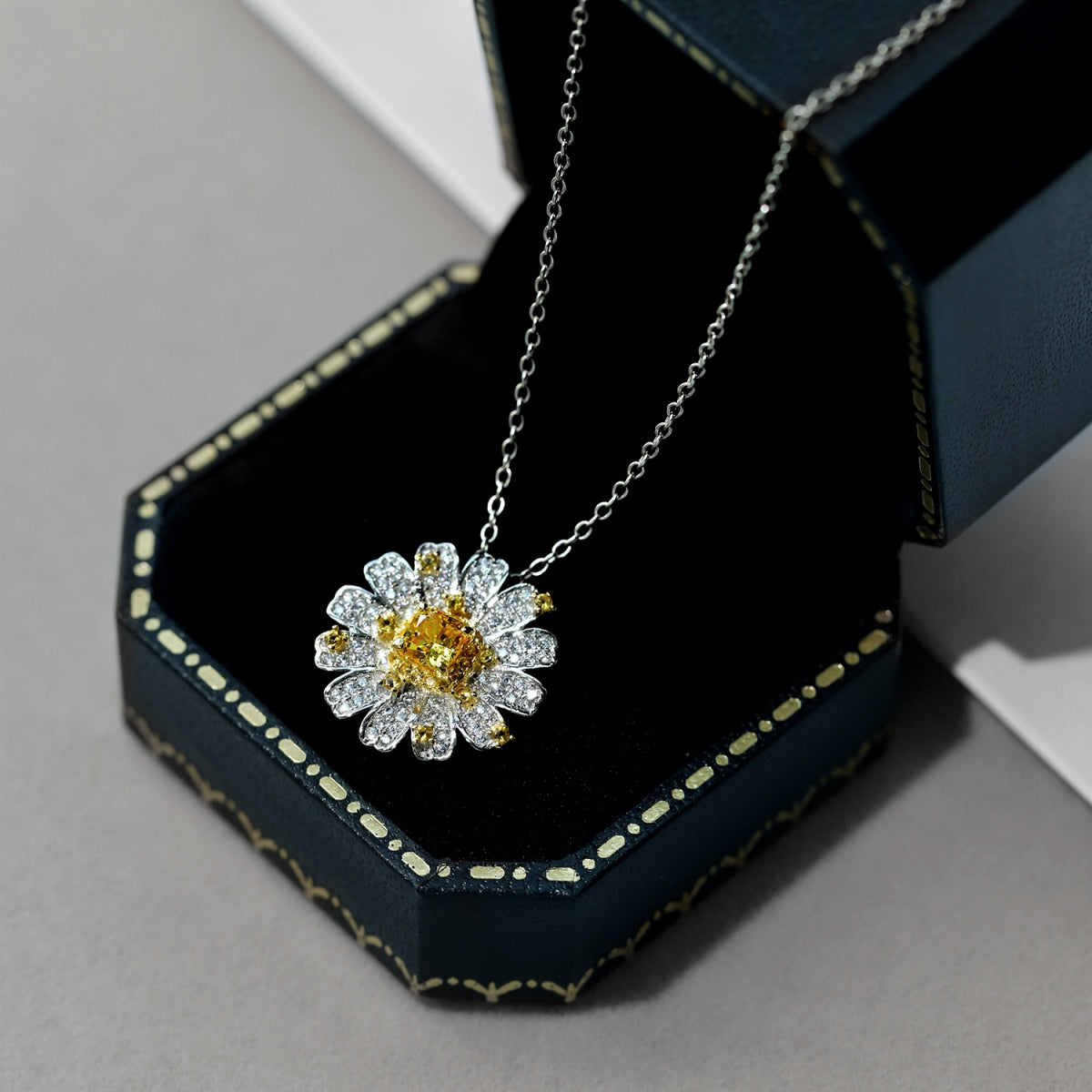 [Kismet Jewels ]Exquisite Daisy Necklace