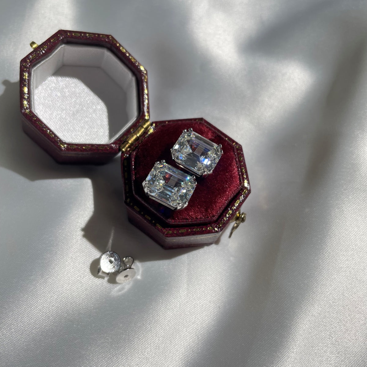 [Kismet Jewels ]Dazzling Square Shape Earrings