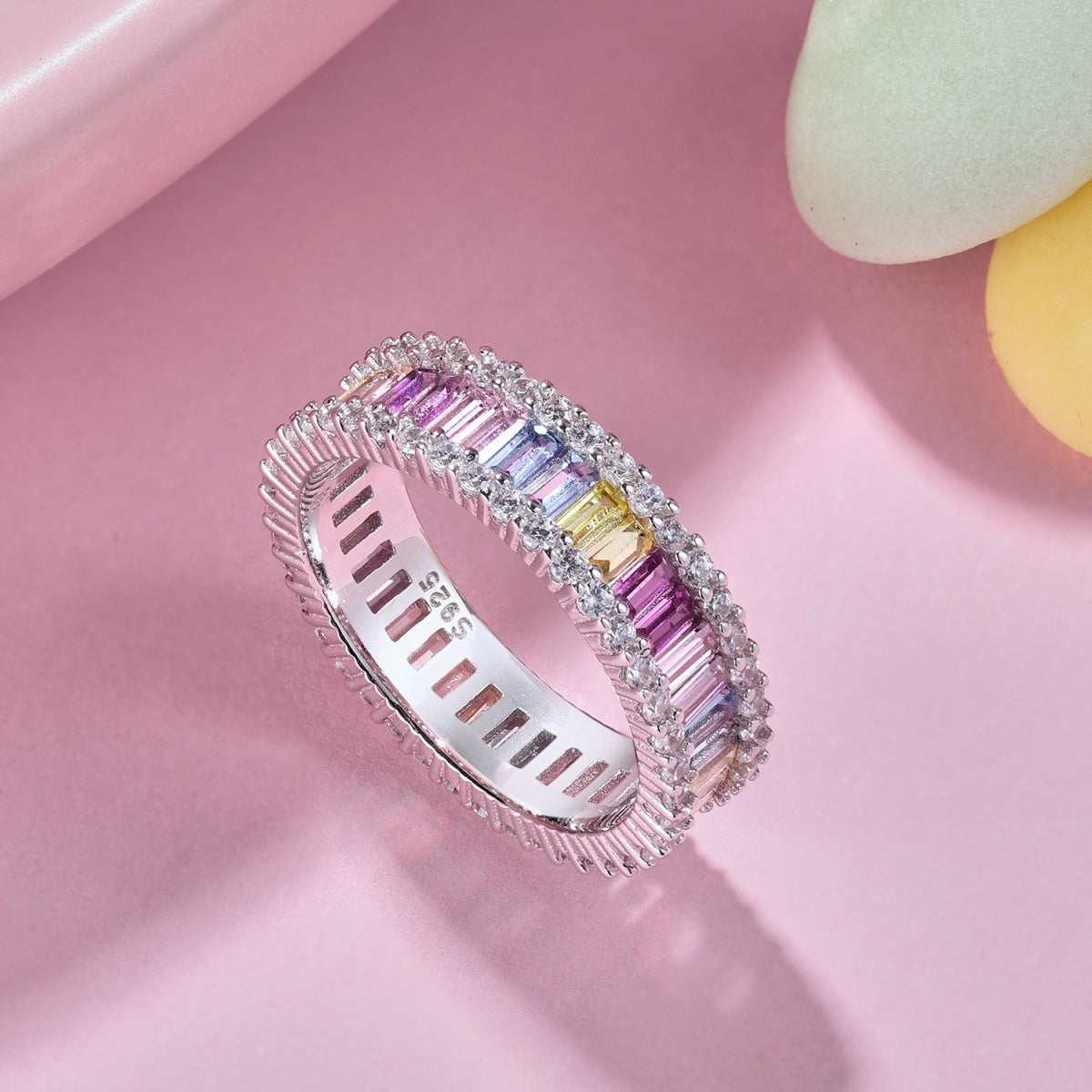 [Kismet Jewels ]Dainty Kaleidoscopic Emerald Cut Daily Ring