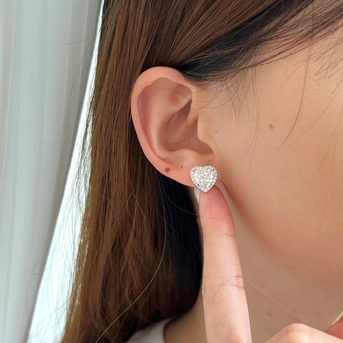 [Kismet Jewels ]Sparkling Heart Shape Lover Earrings
