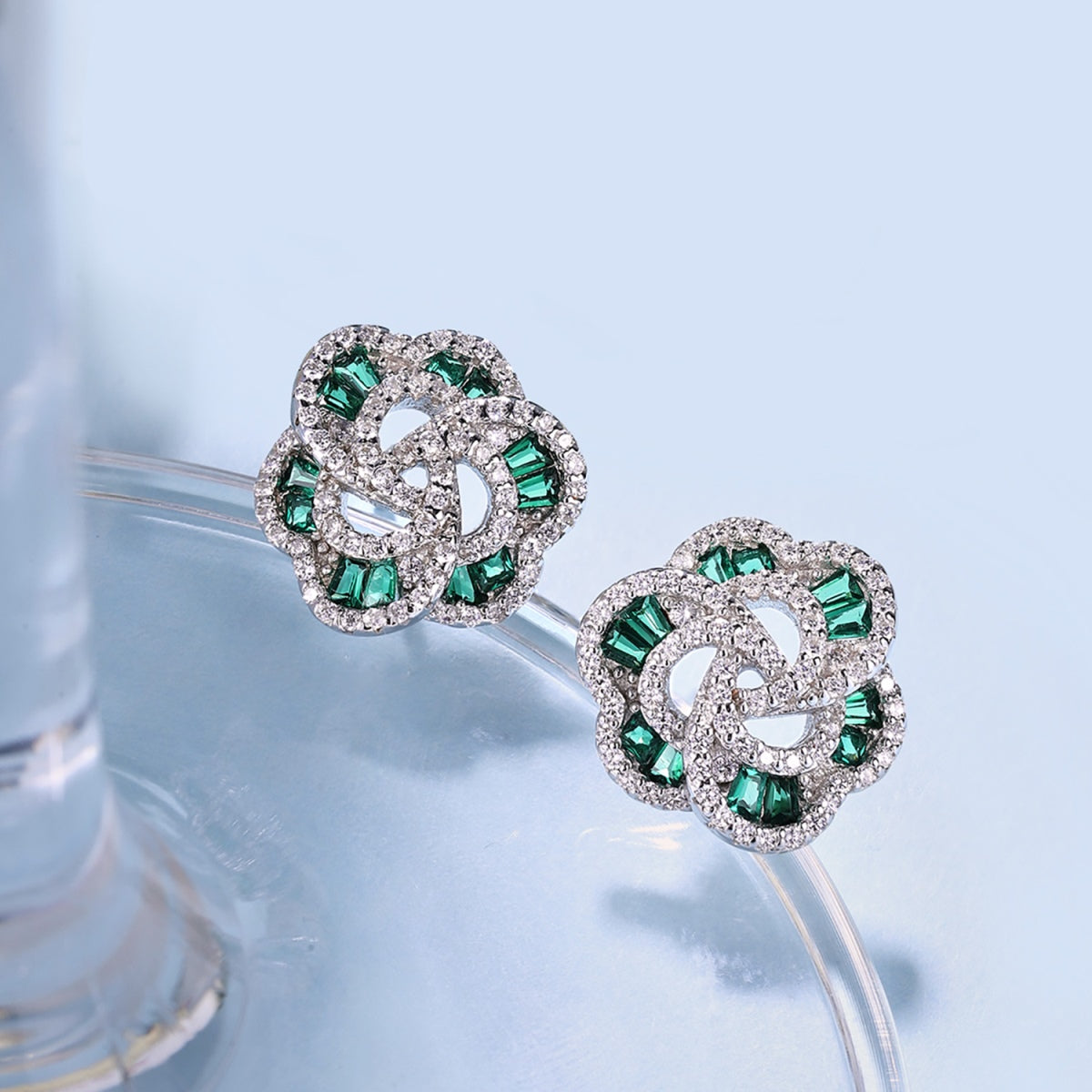 [Kismet Jewels ]Exquisite Flower Shape Daily Earrings