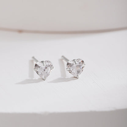 [Kismet Jewels ]Sparkling Heart Shaped Simple Earrings