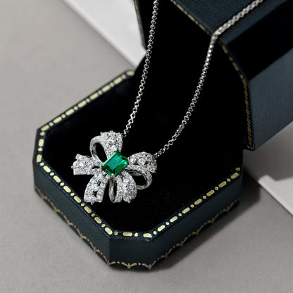 [Kismet Jewels ]Luxurious Flower Shape Emerald Cut Necklace
