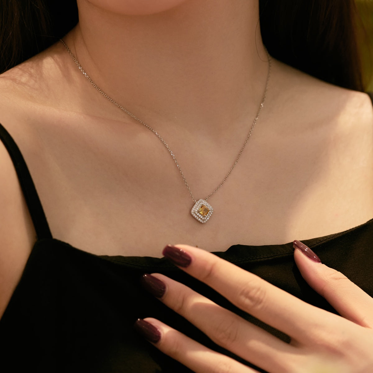 [Kismet Jewels ]Sparkling Asscher Cut Necklace