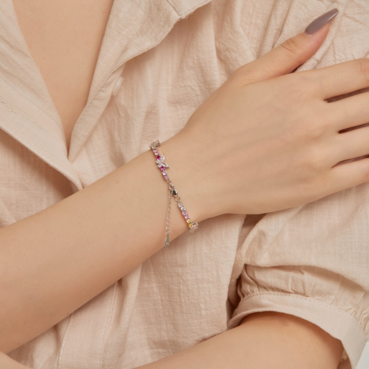 [Kismet Jewels ]Ornate Colorful Butterfly Shape Round Cut Daily Bracelet