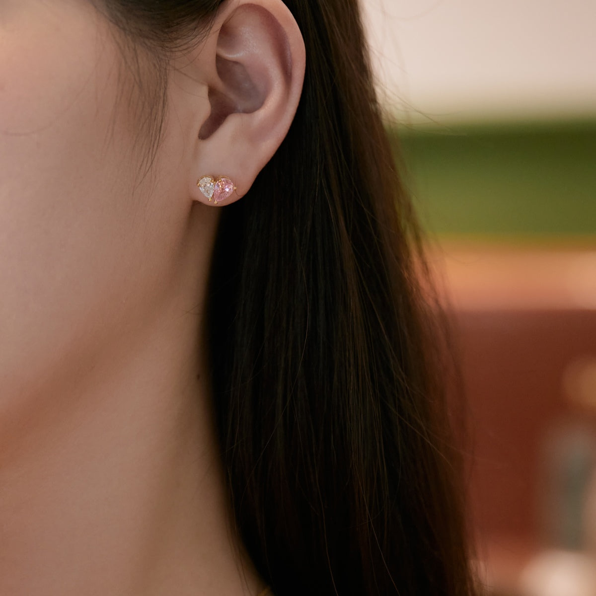 [Kismet Jewels ]Dazzling Elegant Heart Cut Lover Earrings