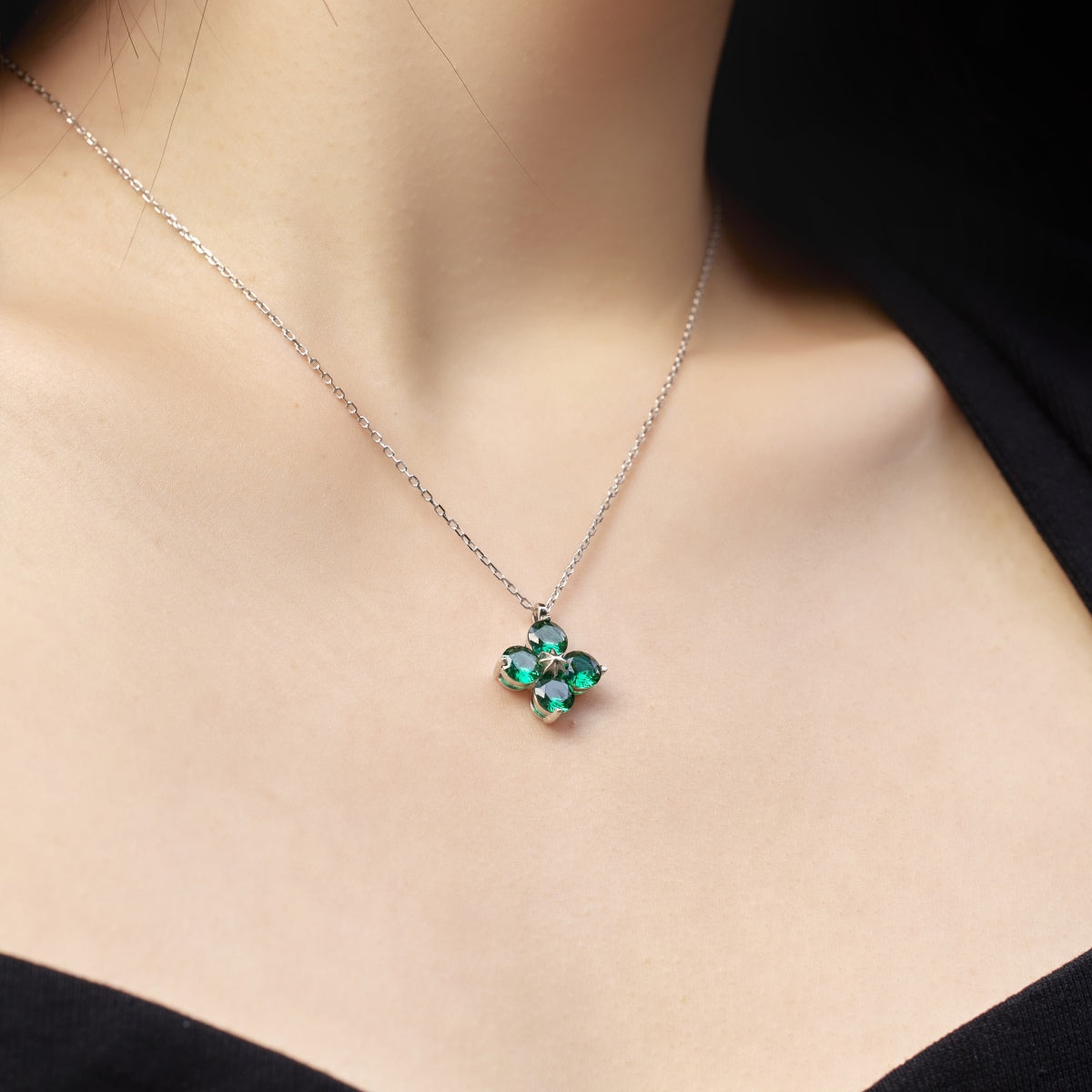 [Kismet Jewels ]Four-Leaf Clover And Eight-Pointed Star Necklace