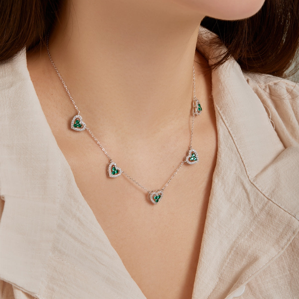 [Kismet Jewels ]Sparkling Five Heart Necklace
