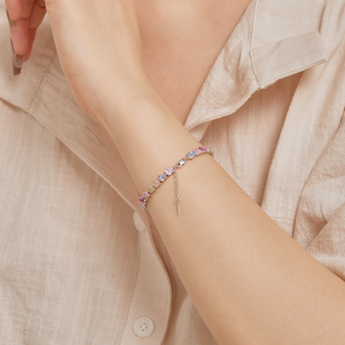 [Kismet Jewels ]Ornate Colorful Flower Shape Party Bracelet