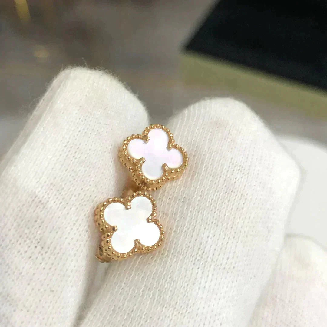 [Kismet Jewels ]CLOVER MINI 9.5MM WHITE MOP EARRINGS