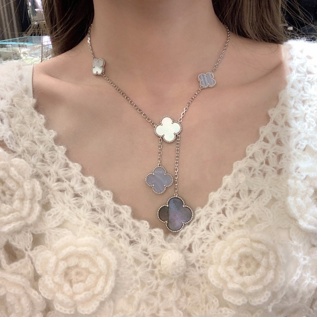 [Kismet Jewels ]CLOVER MOP CHALCEDONY NECKLACE SILVER 6 MOTIF
