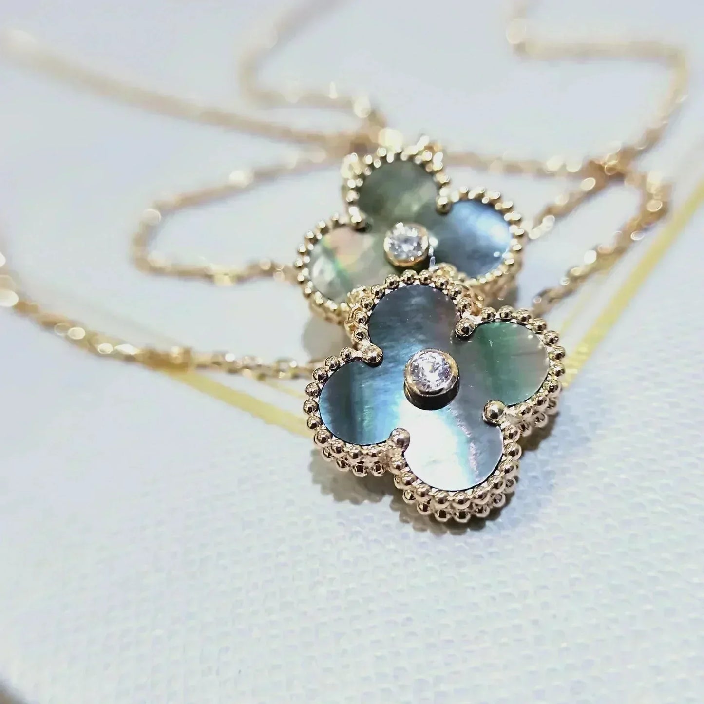 [Kismet Jewels ]CLOVER 15MM DIAMOND AND MOTHER-OF-GREY NECKLACE