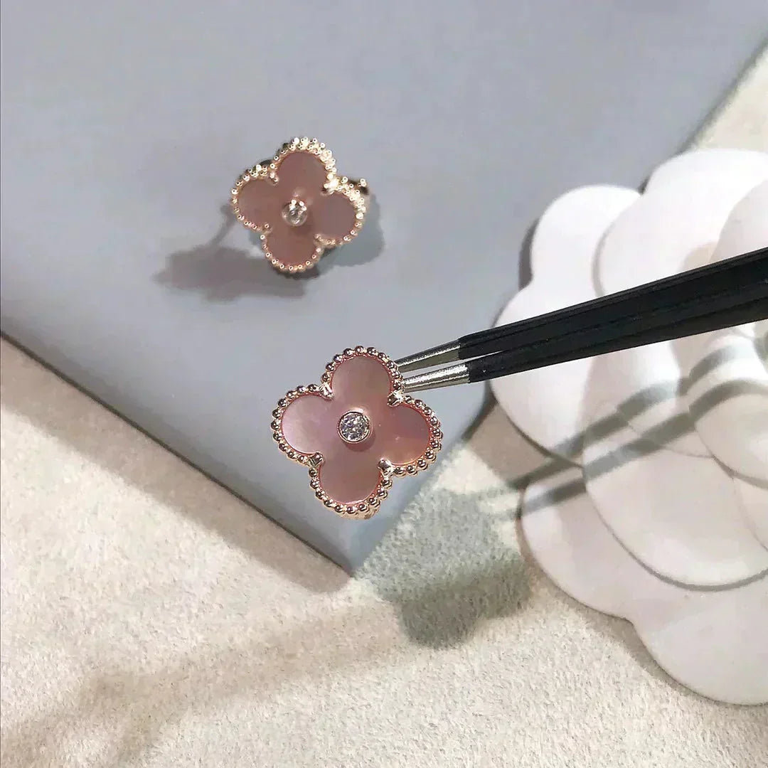 [Kismet Jewels ]CLOVER MEDIUM 1 MOTIFS  PINK MOP DIAMOND EARRINGS