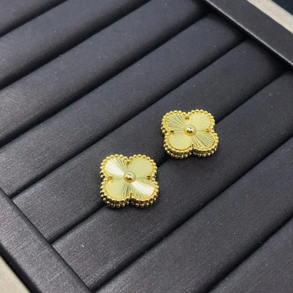 [Kismet Jewels ]CLOVER MINI 9.5MM LASER EARRINGS