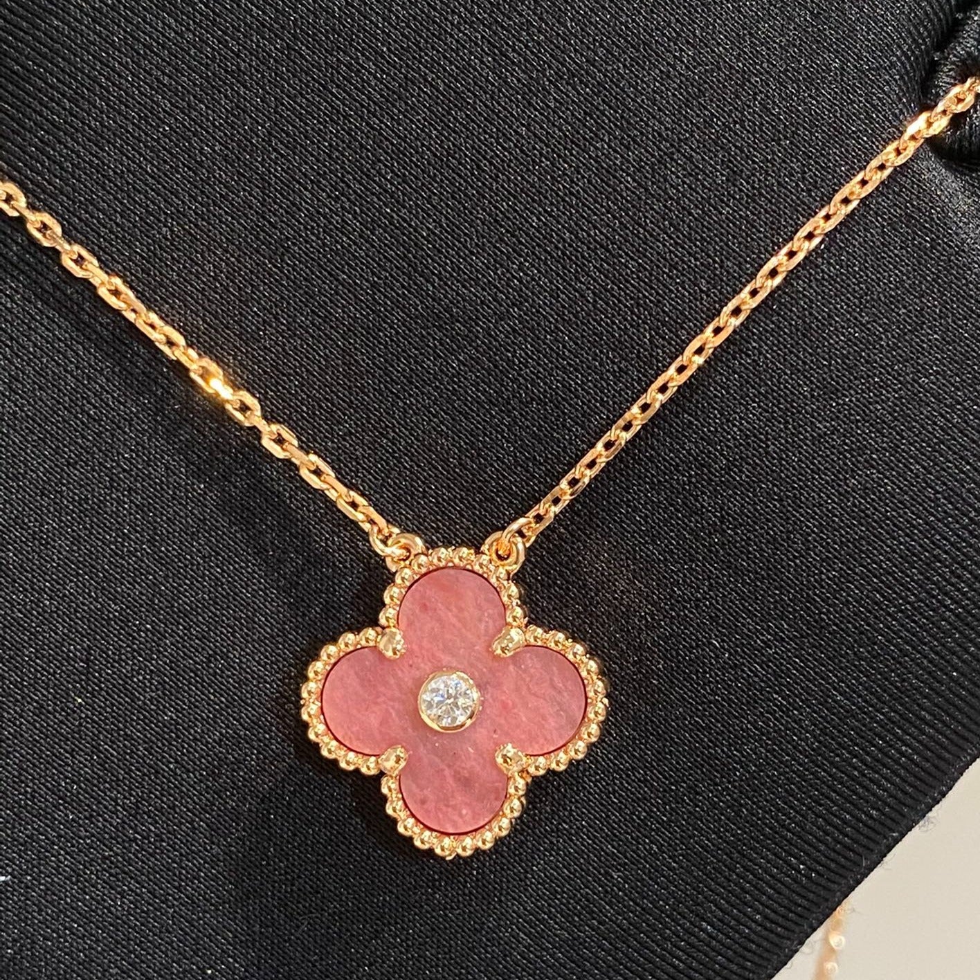 [Kismet Jewels ]CLOVER 15MM DIAMOND RHODONITE NECKLACE