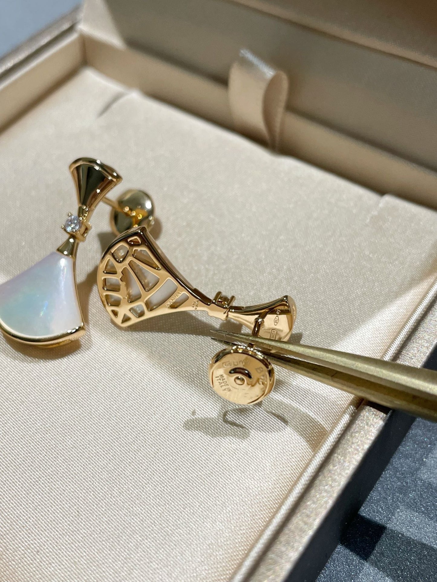 [Kismet Jewels ]DREAM MOP 1 DIAMOND EARRINGS