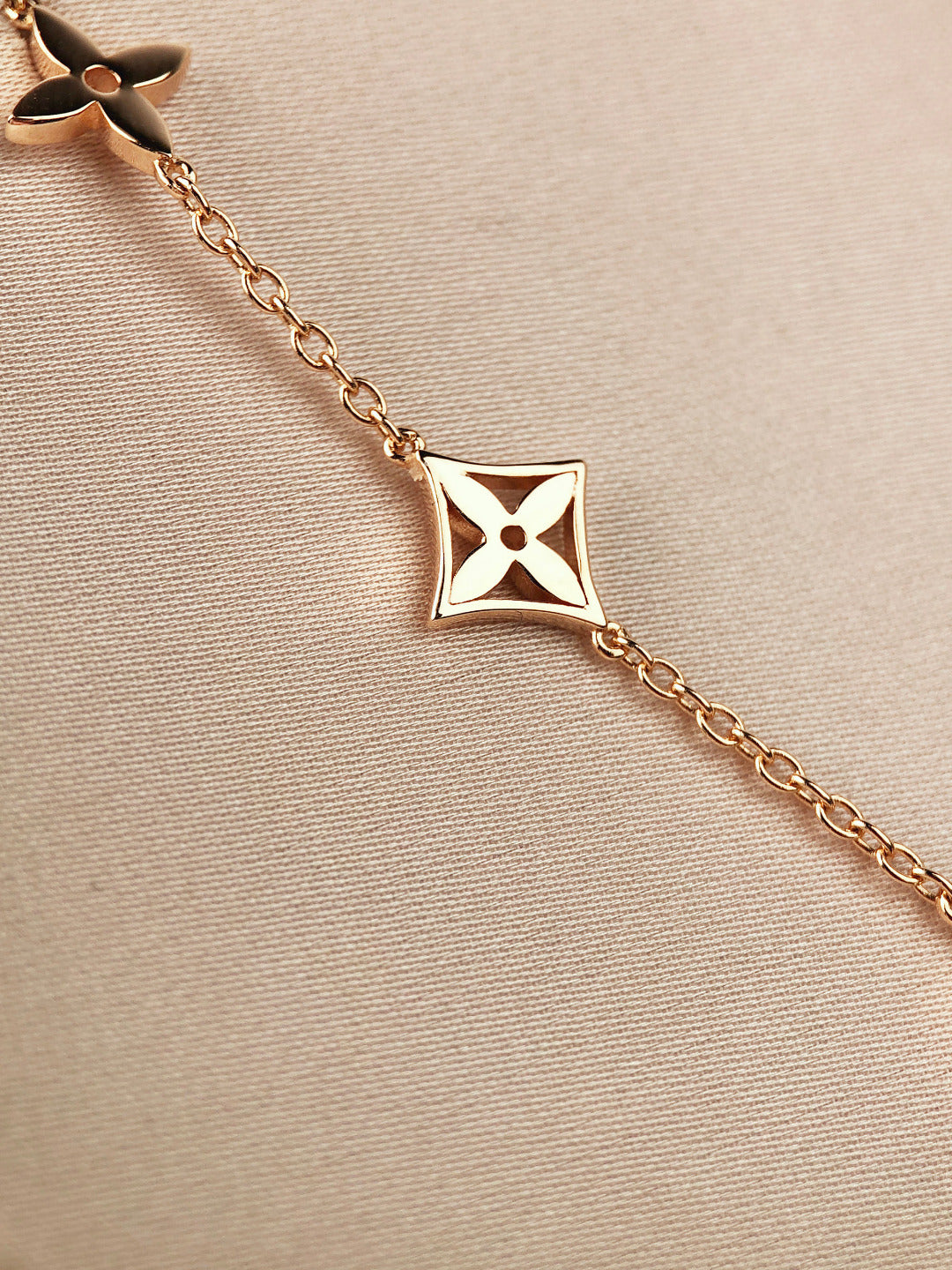[Kismet Jewels ]STAR AND SUN 7 MOTIFS GOLD BRACELET