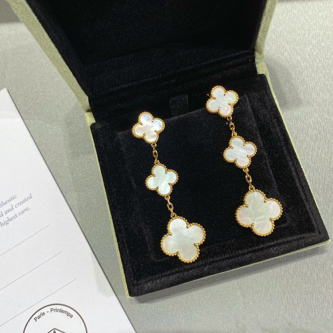 [Kismet Jewels ]CLOVER MOP 3 MOTIFS GOLD EARRINGS