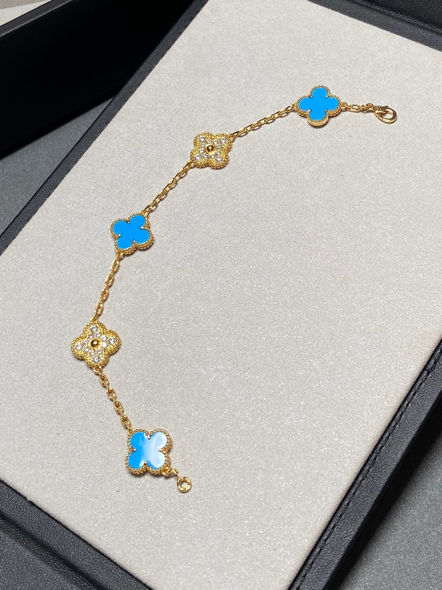 [Kismet Jewels ]CLOVER 5 MOTIF BLUE CHALCEDONY DIAMOND GOLD BRACELET