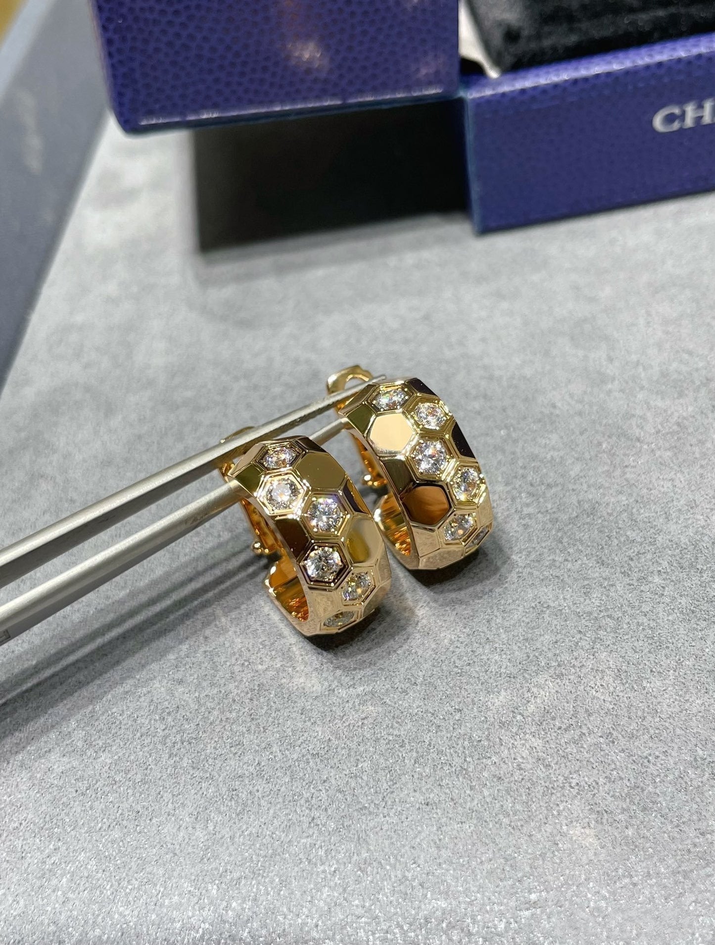 [Kismet Jewels ]BEE LOVE DIAMOND HOOP EARRINGS