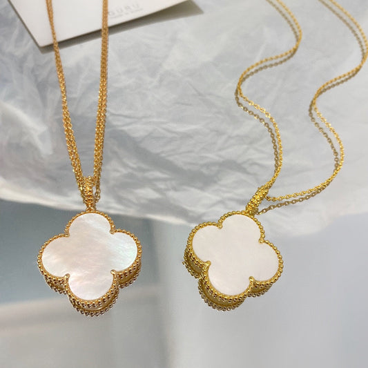 [Kismet Jewels ]CLOVER 25MM MOP LARGE PENDANT NECKLACE