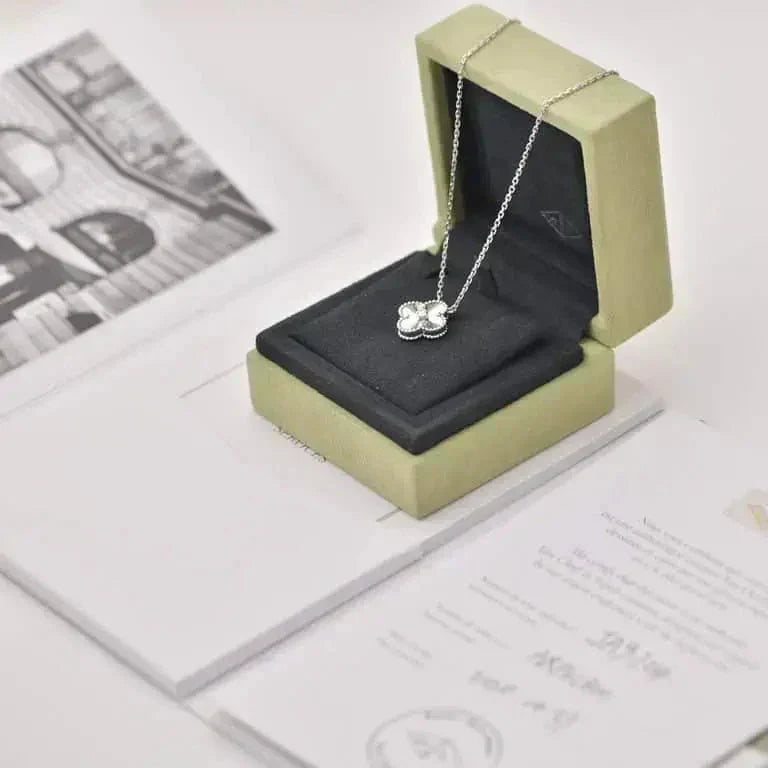 [Kismet Jewels ]CLOVER  15MM DIAMOND LASER NECKLACE SILVER