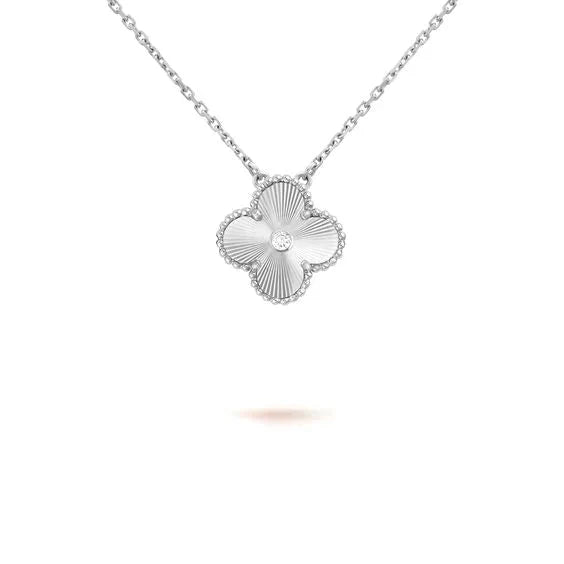 [Kismet Jewels ]CLOVER  15MM DIAMOND LASER NECKLACE SILVER