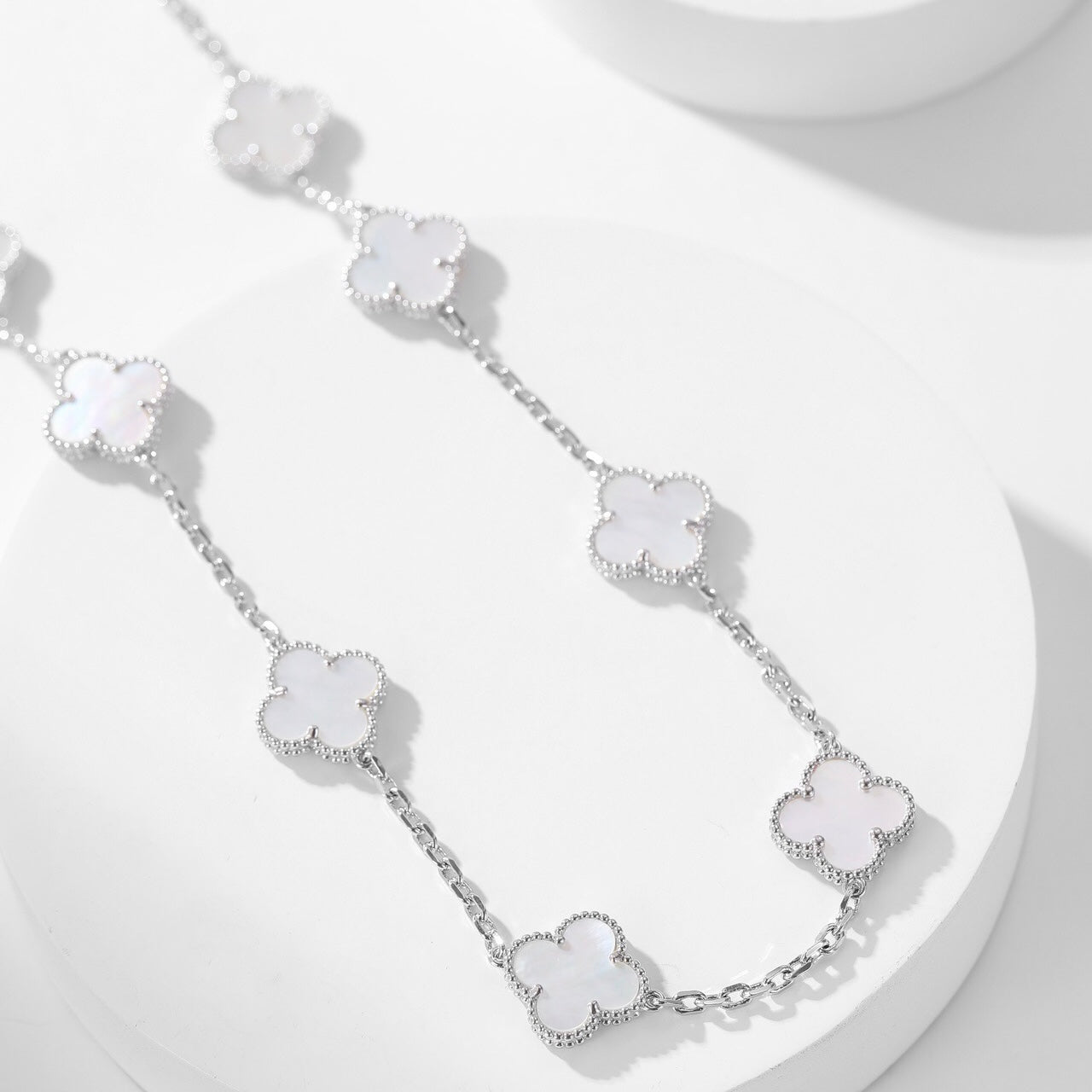 [Kismet Jewels ]CLOVER 10 MOTIFS WHITE MOTHER OF PEARL NECKLACE