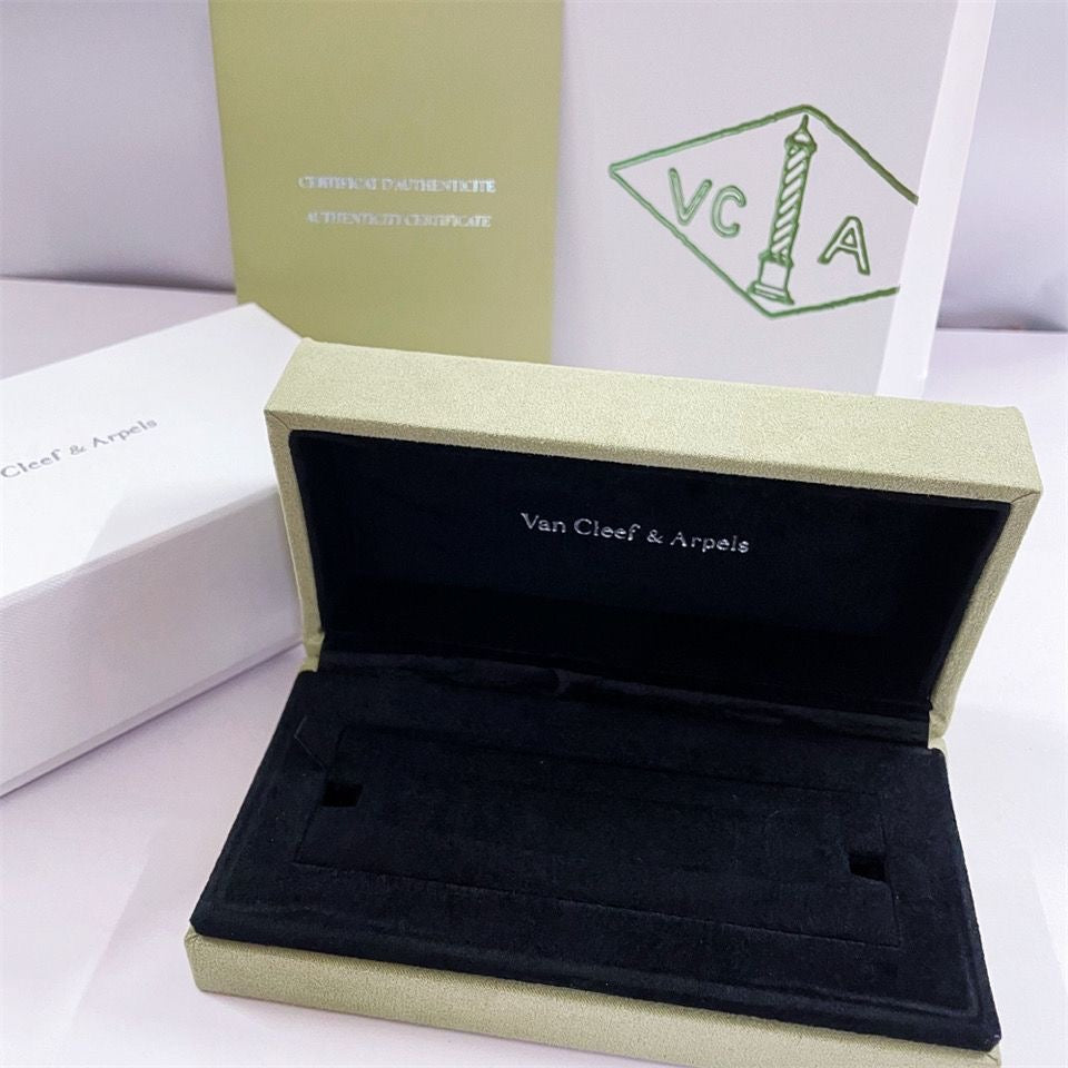 [Kismet Jewels ]VA CLOVER BRACELET NECKLACE RING BOX GIFT BAG