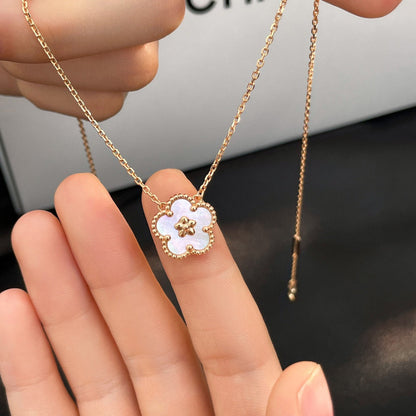 [Kismet Jewels ]LUCKY  WHITE MOP  PLUM BLOSSOM NECKLACE