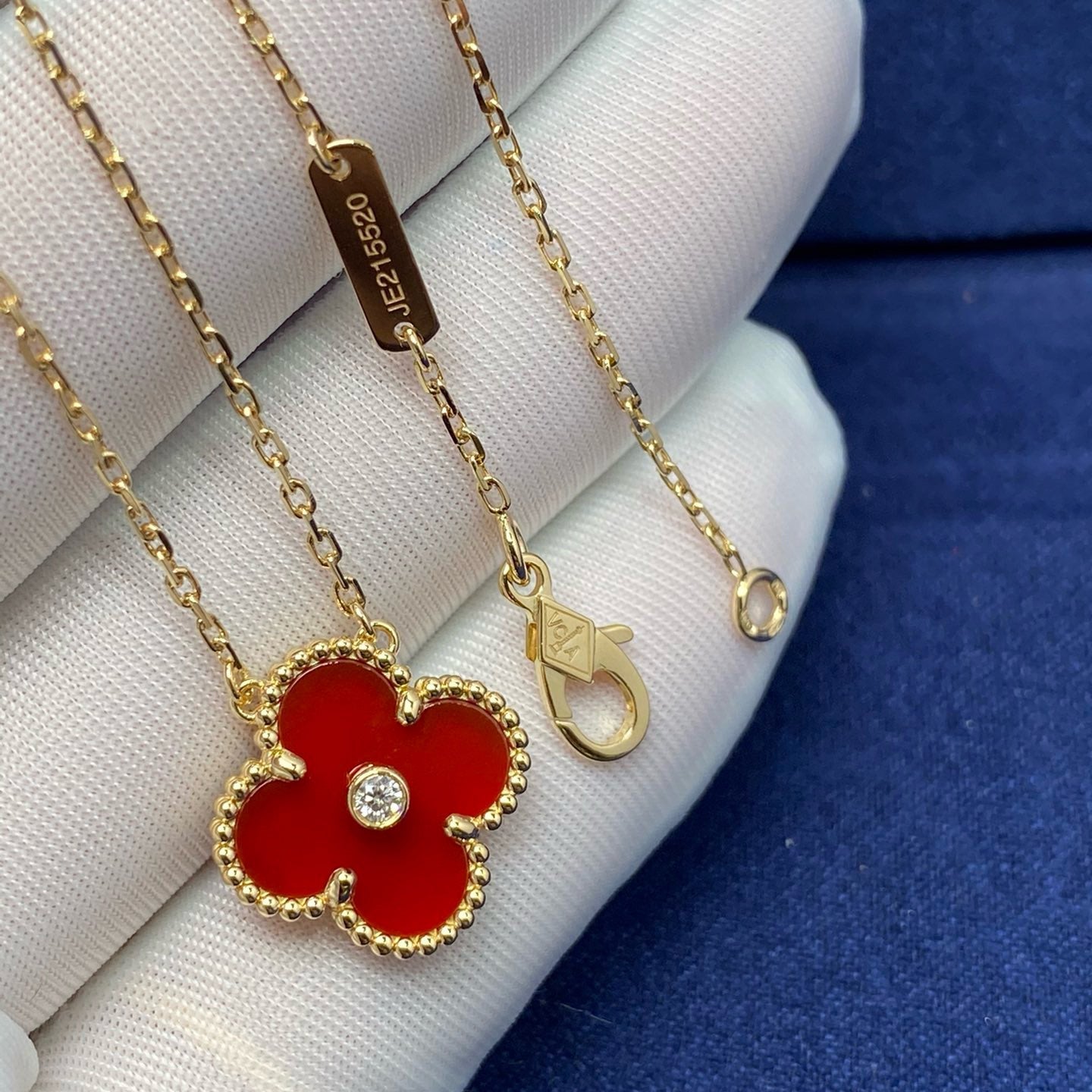 [Kismet Jewels ]CLOVER 15MM DIAMOND CARNELIAN NECKLACE
