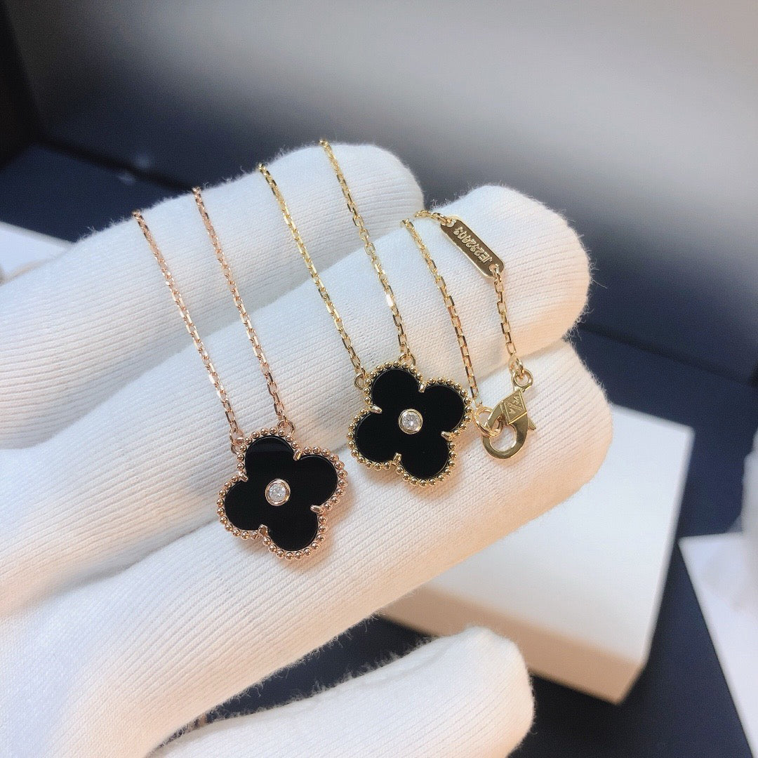 [Kismet Jewels ]CLOVER 15MM DIAMOND ONYX NECKLACE