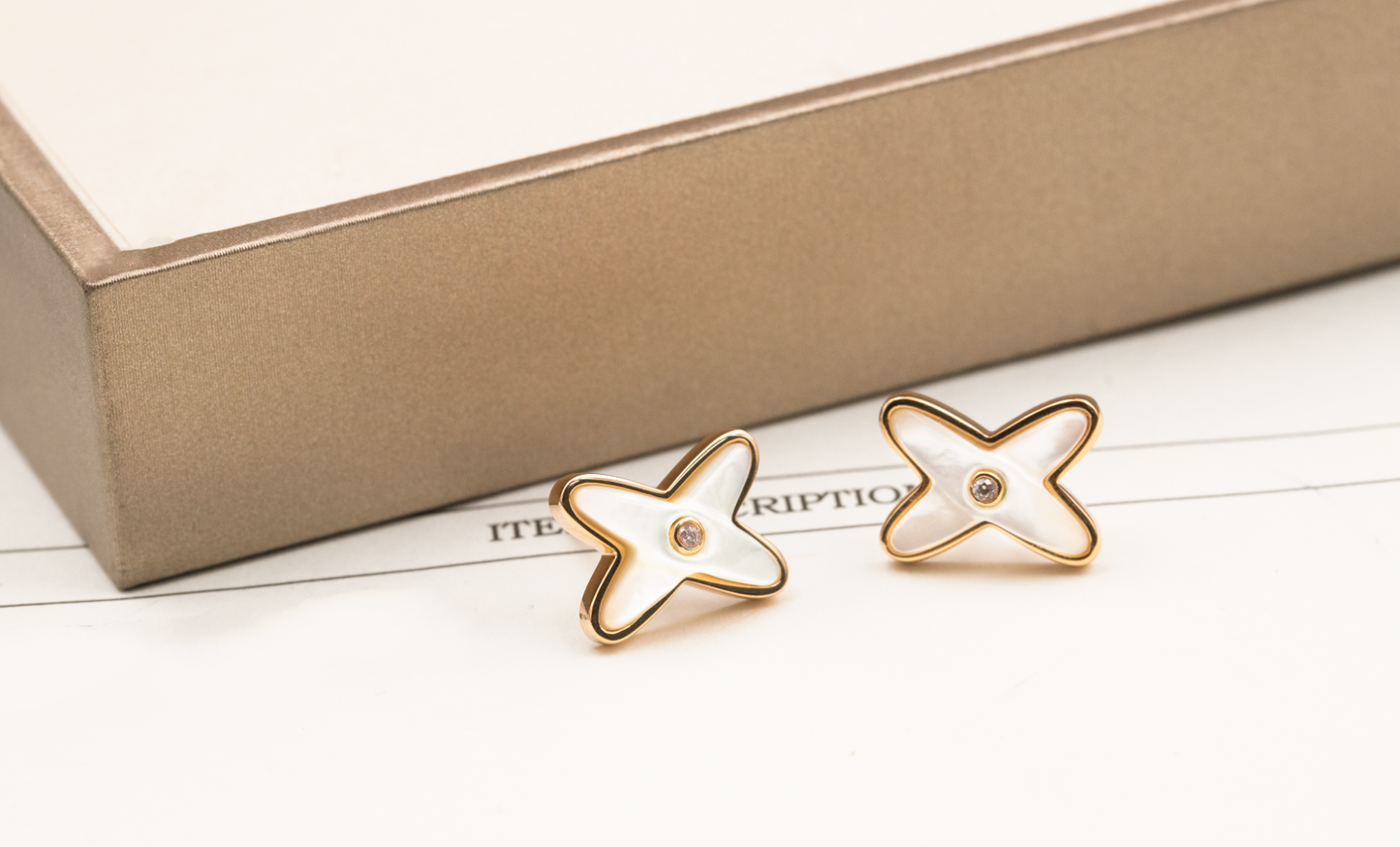 [Kismet Jewels ]JEUX DE WHITE MOP ROSE GOLD DIAMOND EARRINGS