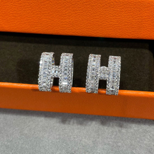 [Kismet Jewels ]H STUD EARRINGS WITH SILVER DIAMONDS