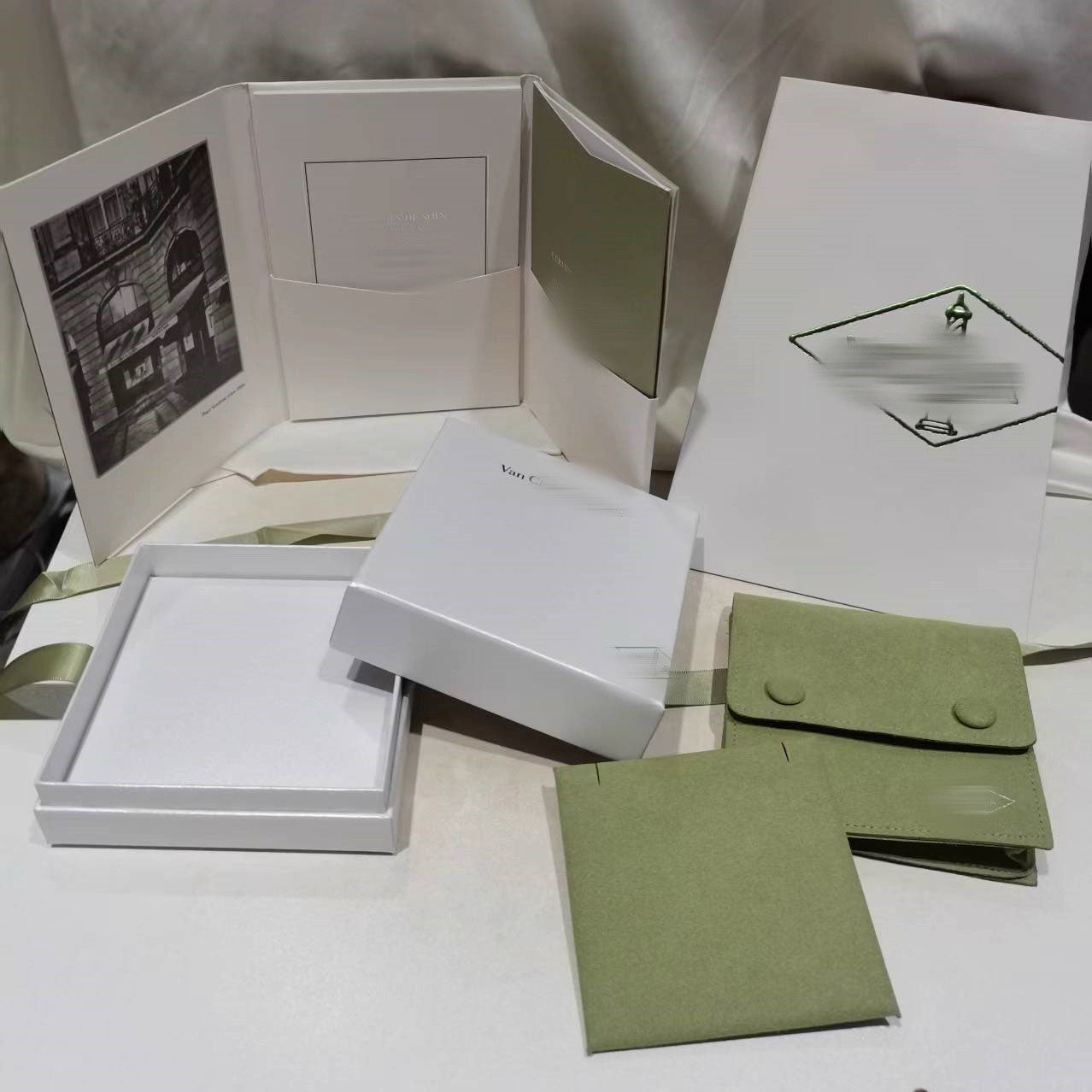 [Kismet Jewels ]VA CLOVER BRACELET NECKLACE RING BOX GIFT BAG