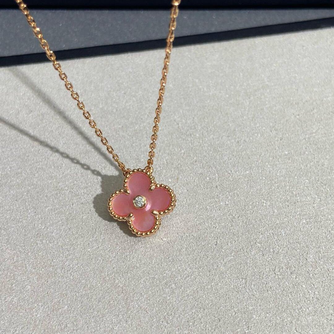 [Kismet Jewels ]CLOVER 15MM DIAMOND PINK MOP NECKLACE