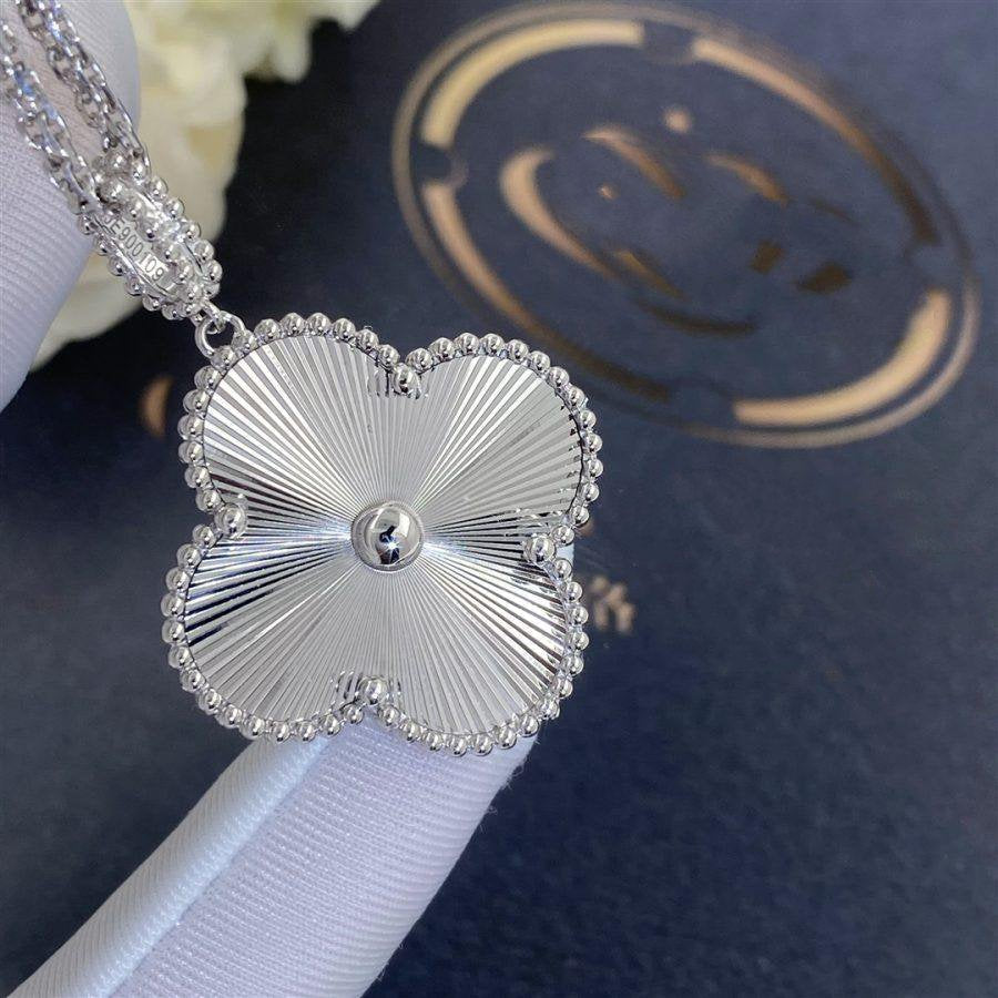 [Kismet Jewels ]CLOVER 25MM SILVER BIG CLOVER NECKLACE
