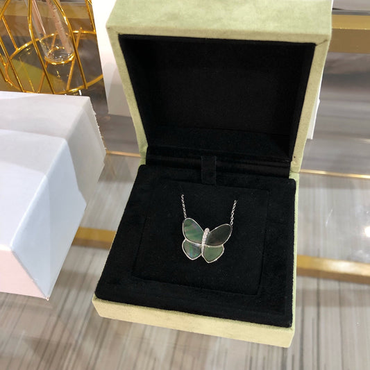 [Kismet Jewels ]LARGE BUTTERFLY SILVER PENDANT DIAMOND NECKLACE